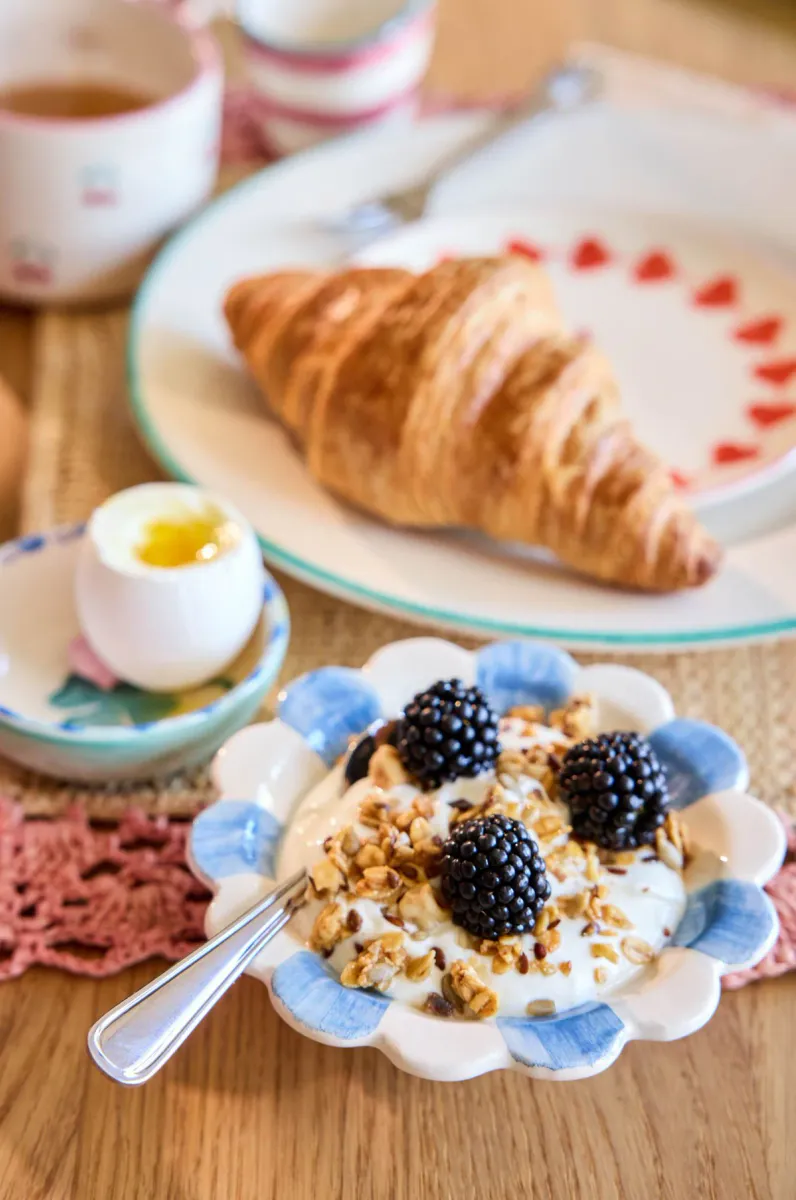 Rice liten skål i keramikk – blå striper (12,5 cm)