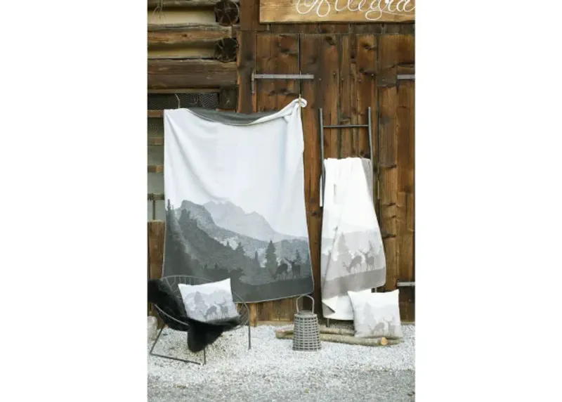 Savona Pledd Hjortepar 150x200 cm, brun fra DF