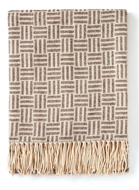 Lenox Jacquard-vevd pledd, mørk beige fra Vinga Of Sweden 